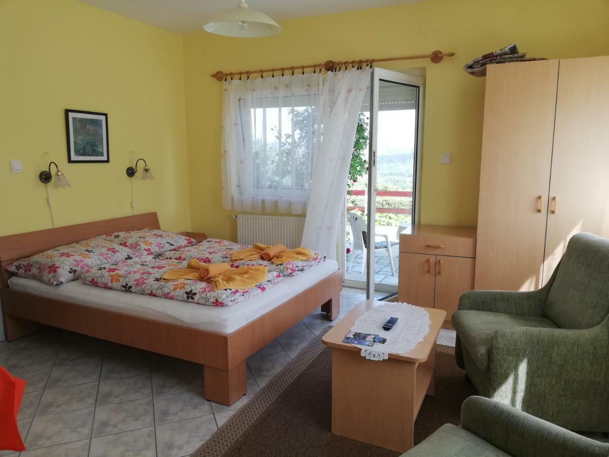 Flora Villa Hévíz Habitación foto